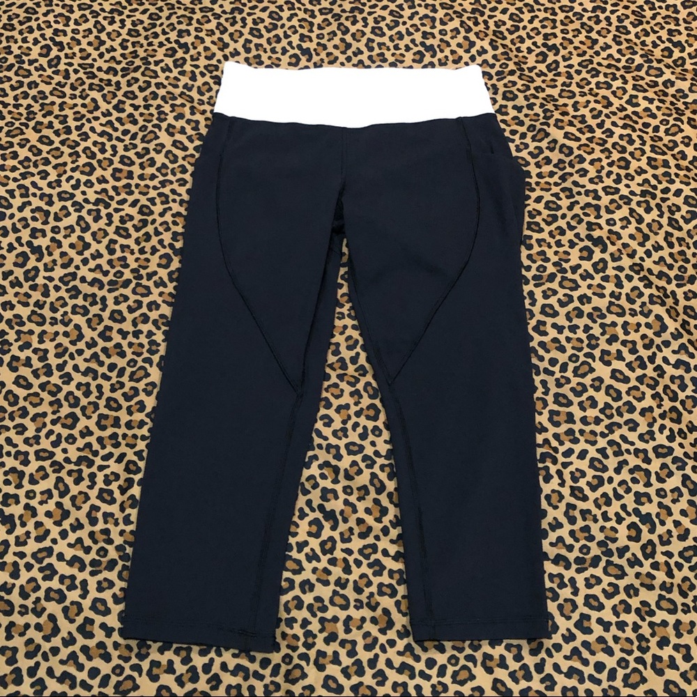 Lululemon Quick Feet Crop 19"
Black / White Size 6
